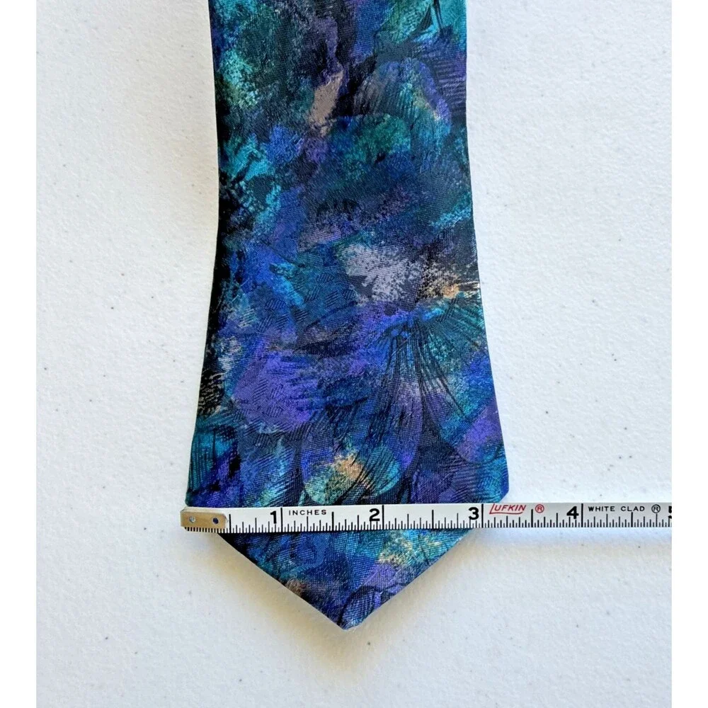 Vintage ATTITUDES Men’s Neck Tie New Made in USA 58